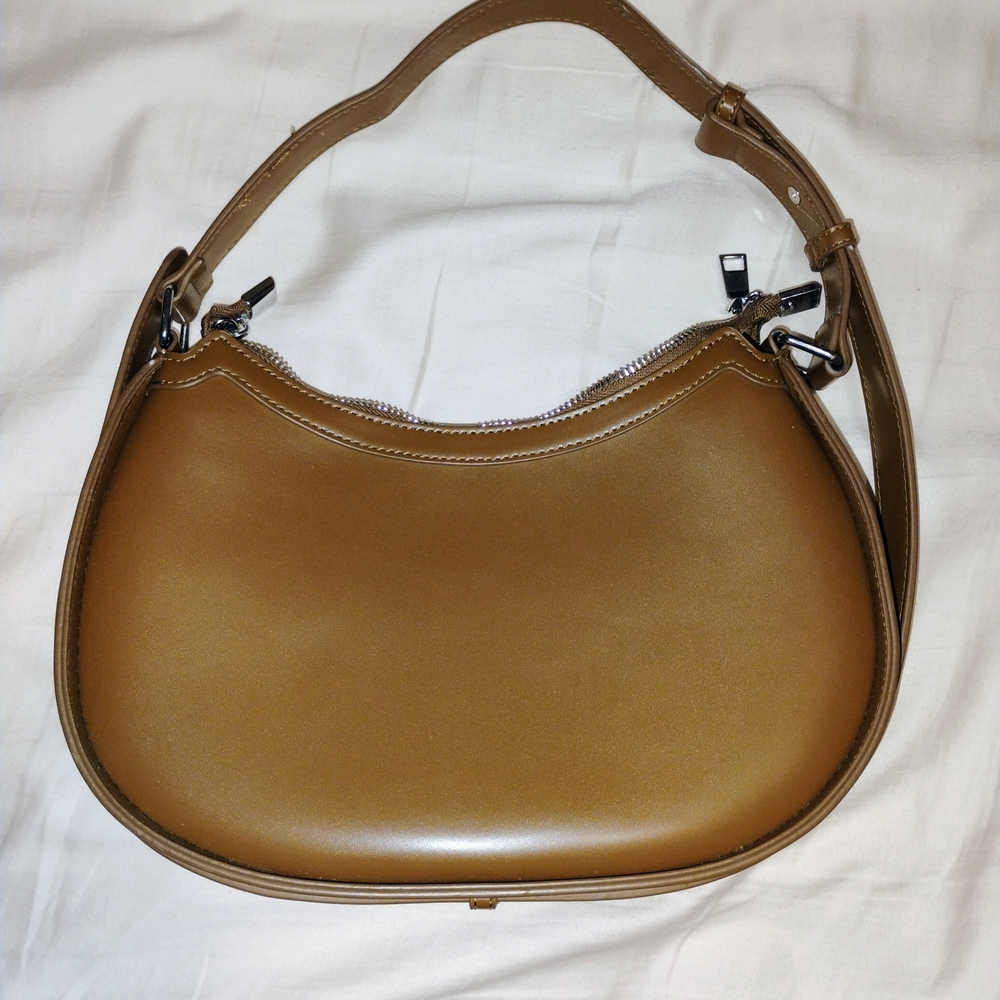 Elegant Tan Leather Shoulder Bag